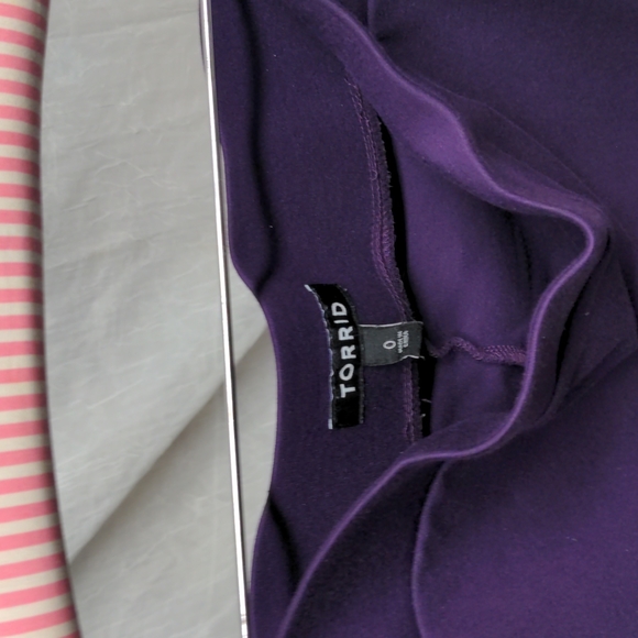 Torrid Tight Fitted Pencil Skirt Purple Pull On Size 0 Women's 12 Slimming EUC - Picture 3 of 7